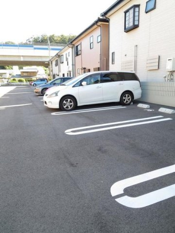 アンジュールＢの駐車場|駐車スペースもあります