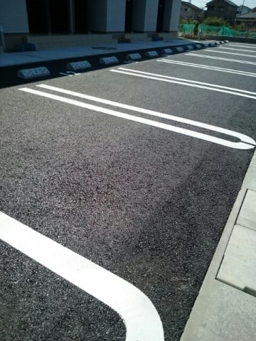 ＪａｄｅＨｏｕｓｅ庄町　Ｂの駐車場|駐車場に車を止められます
