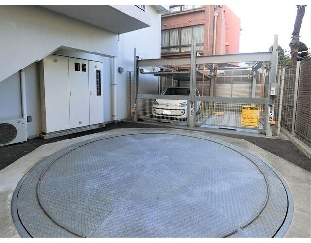 パークハビオ中目黒の駐車場