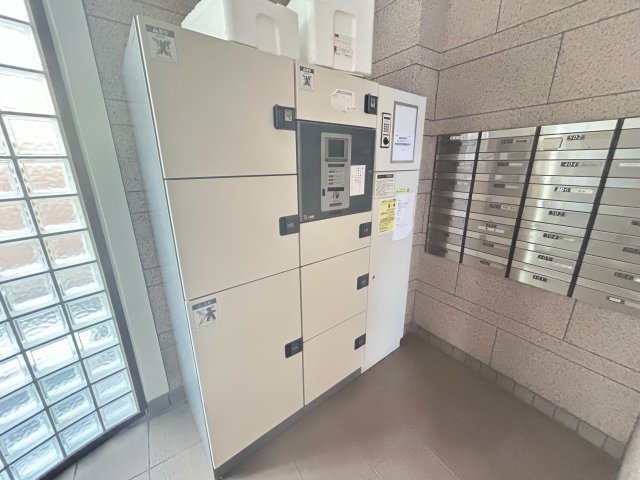 朝日ラ・パリオ四谷のその他共用部分|不在時にも受け取れる宅配ボックスあり