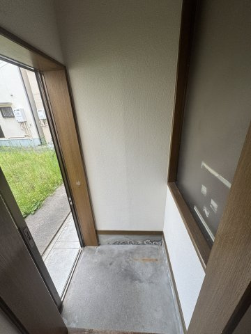 戎町５丁目貸家（東側）の玄関