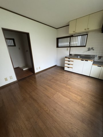 戎町５丁目貸家（東側）の居間・リビング