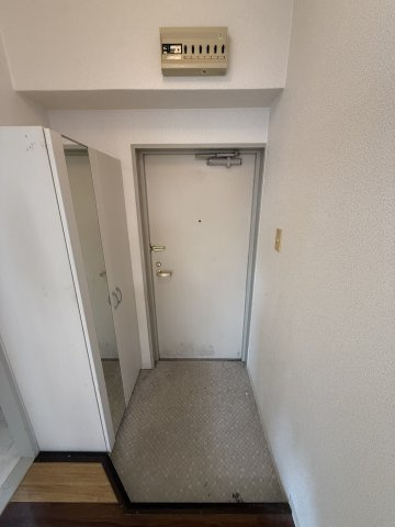 ドエル恵美須の玄関