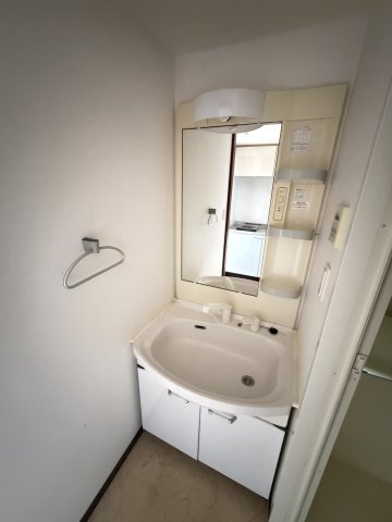 神戸市灘区六甲町５丁目の賃貸マンションの洗面所