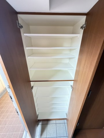 神戸市灘区六甲町５丁目の賃貸マンションの収納