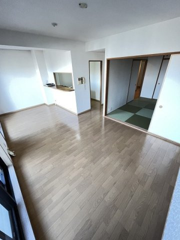 NTPRレジデンス甲子園四番町の居間・リビング