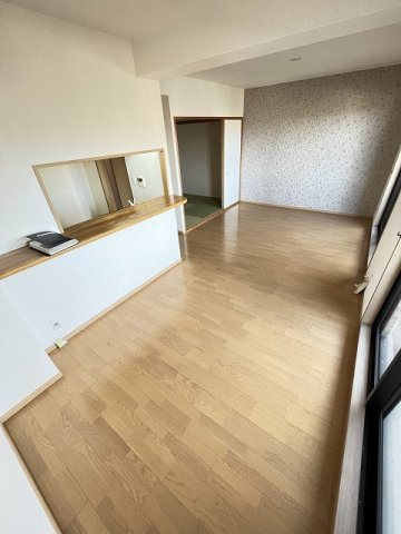 NTPRレジデンス甲子園四番町の居間・リビング