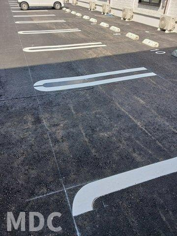 徳島市八万町川南のアパートの駐車場