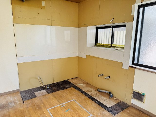 八王子市　大谷町　中古戸建てのキッチン|～現在リフォーム中、詳細は当社までお気軽にお問合せ下さい～