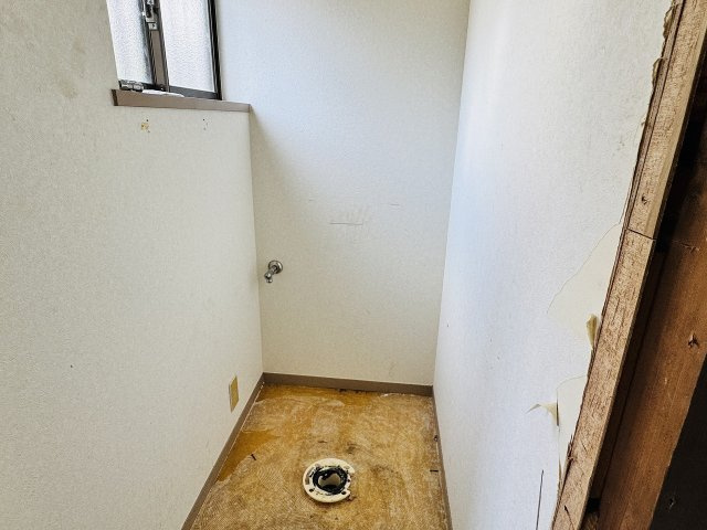 八王子市　大谷町　中古戸建てのトイレ|～現在リフォーム中、詳細は当社までお気軽にお問合せ下さい～