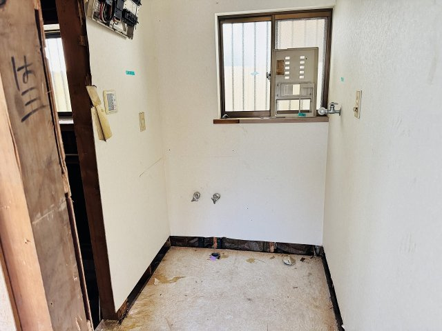 八王子市　大谷町　中古戸建ての独立洗面台|～現在リフォーム中、詳細は当社までお気軽にお問合せ下さい～