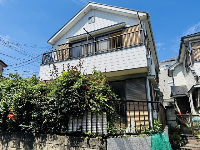八王子市　大谷町　中古戸建ての外観|～北八王子駅徒歩12分　内外装リフォーム中の再生住宅　南向きで陽当たりの良い戸建てです～