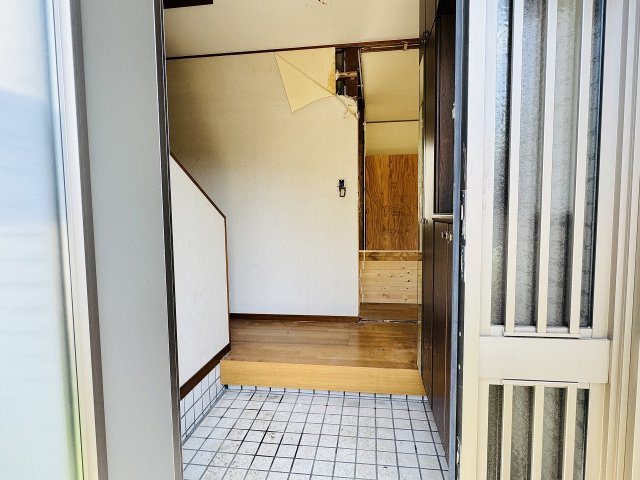 八王子市　大谷町　中古戸建ての玄関|～現在リフォーム中、詳細は当社までお気軽にお問合せ下さい～