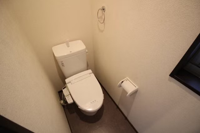 厚生町貸家　Bのトイレ