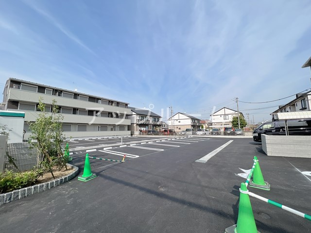 ルミエール Bの駐車場