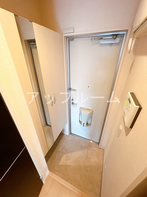 メゾン プルミエの玄関