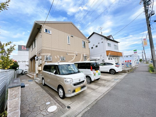 メゾン プルミエの駐車場