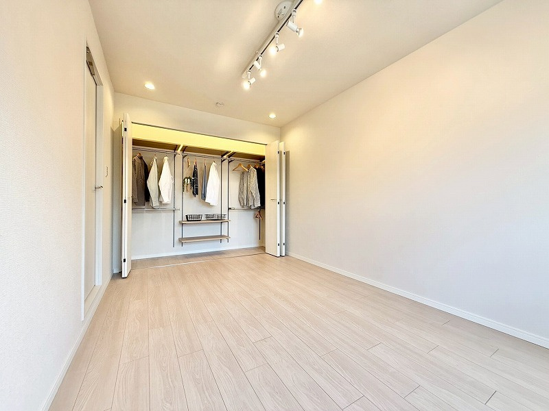 練馬区氷川台2丁目　コープ野村練馬氷川台　家具×エアコン付　東南角部屋の洋室|7.3帖