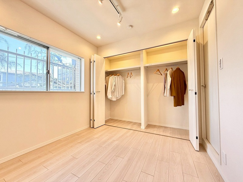 練馬区氷川台2丁目　コープ野村練馬氷川台　家具×エアコン付　東南角部屋の洋室|4.7帖