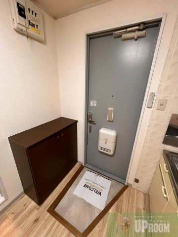 ファミール堀部Ⅲ A棟の玄関