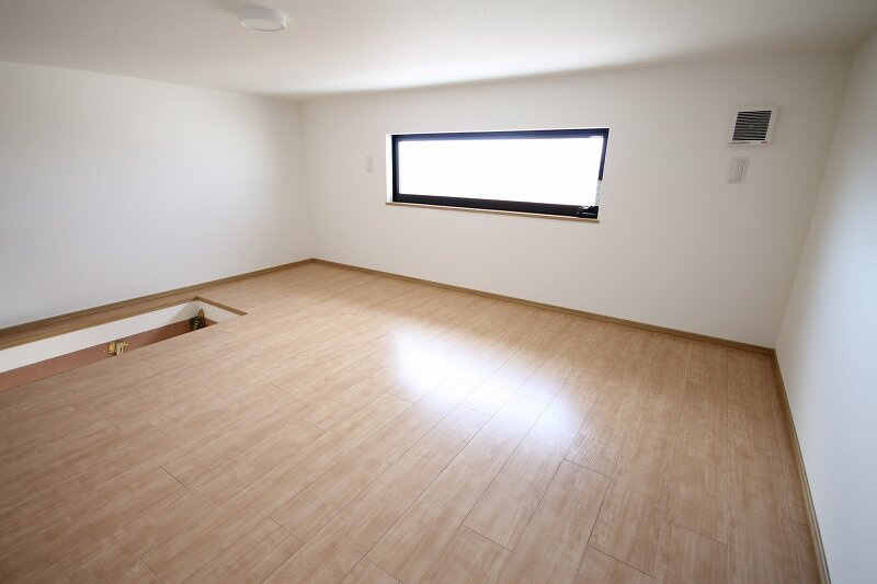 ＢＬＵＥ ＴＲＥＥ陽光台の収納|小屋裏収納