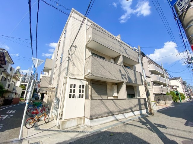 シャーナイン岸里の外観