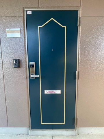 ネオ・ハイツの玄関