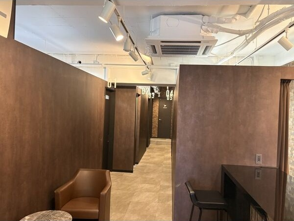 秀光堂ビル本館の玄関