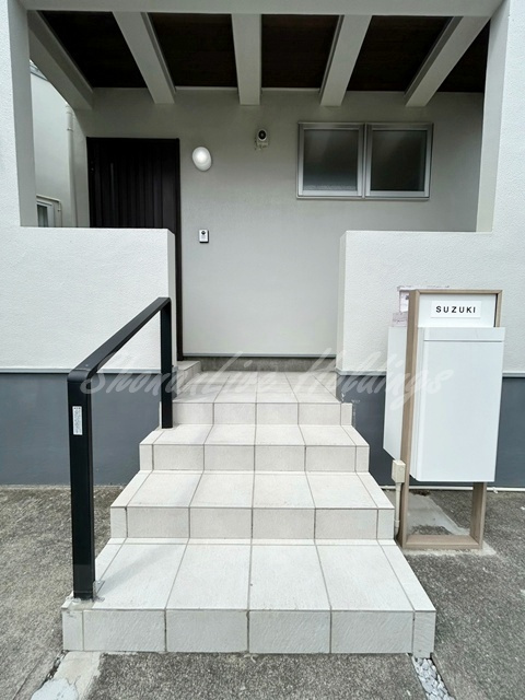 藤沢市鵠沼海岸３丁目の一戸建てのエントランス