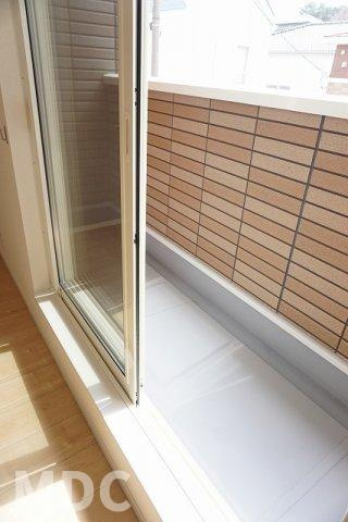 徳島市八万町柿谷のアパートのバルコニー