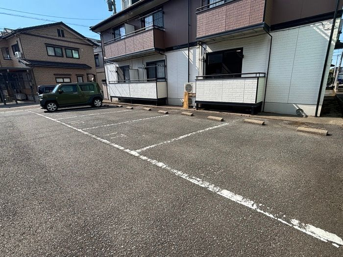 ロイヤルファミールⅡ　Cの駐車場