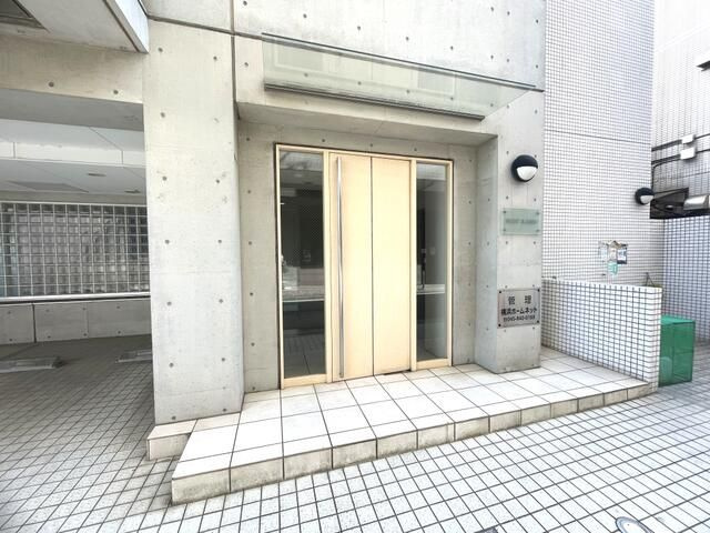 ウエストカミオのエントランス