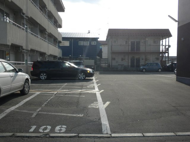 コーポラスY＆Kの駐車場