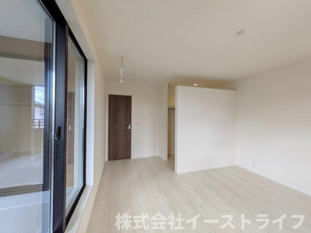 【新築戸建】　(予約あり)　いわき市常磐上湯長谷町第3　全2棟　長期優良住宅の寝室|窓から日が差し込む明るい洋室。シンプルな造りなので配置するインテリア次第でお好きなお部屋の雰囲気に変えられます。