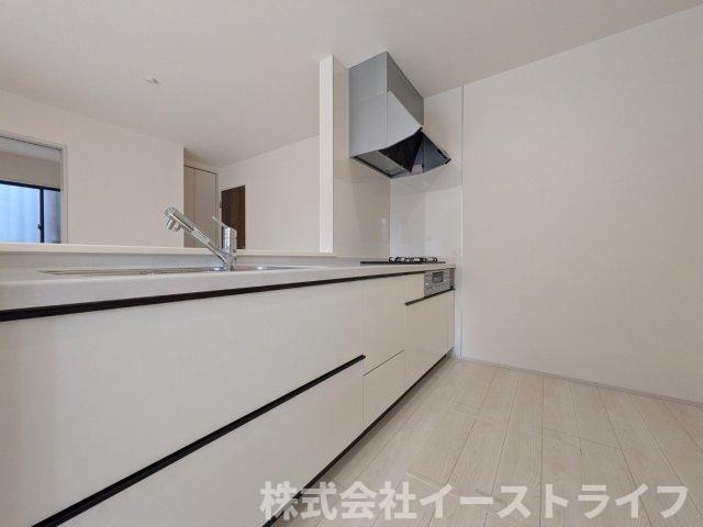 【新築戸建】　(予約あり)　いわき市常磐上湯長谷町第3　全2棟　長期優良住宅のキッチン|対面キッチンを選ぶ方の多くが、家族とのコミュニケーションを重視して選ばれます。特に小さなお子さんを持つご家庭では、調理中もお子さんの様子をみられるということは大きな安心に繋がります！