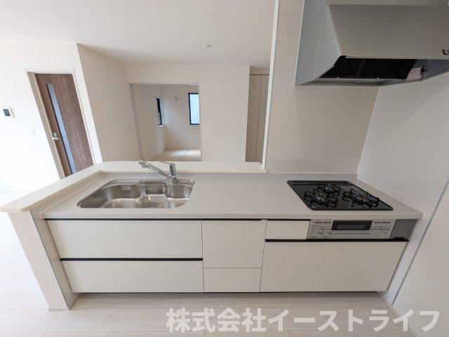 【新築戸建】　(予約あり)　いわき市常磐上湯長谷町第3　全2棟　長期優良住宅のキッチン|使い勝手の良いシステムキッチンで、対面式なのでご家族との団欒にもぴったりですね(^^)/また、収納力もあるのでスッキリが実現します◎