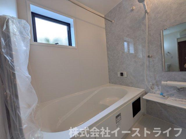 【新築戸建】　(予約あり)　いわき市常磐上湯長谷町第3　全2棟　長期優良住宅の浴室|１坪サイズのバスルーム。浴室換気乾燥機を標準装備。乾きやすい床やお手入れのしやすい排水口など、いつも清潔にご使用いただけます。