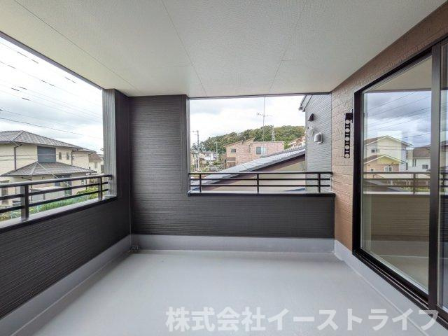 【新築戸建】　いわき市常磐上湯長谷町第3　全2棟　長期優良住宅のバルコニー|インナーバルコニーは広々としていてお洗濯が楽ちんです。また日当たりを好む植物を育てるにはぴったりの空間なので、ガーデニングの場としても楽しむことができます