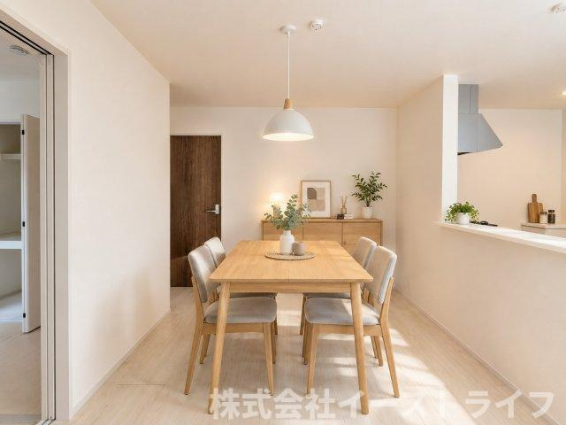 【新築戸建】　いわき市常磐上湯長谷町第3　全2棟　長期優良住宅のダイニング|ダイニングに家具を配置したイメージ画像です。※本画像はCGで作成しており、実際に現地に 家具は置かれておりません。また、価格に 家具は含まれておりません。