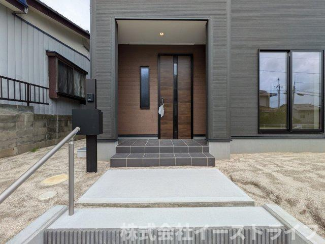 【新築戸建】　(予約あり)　いわき市常磐上湯長谷町第3　全2棟　長期優良住宅の玄関|玄関ポーチも完備されたきれいで明るい玄関です