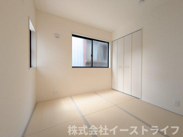 【新築戸建】　いわき市常磐上湯長谷町第3　全2棟　長期優良住宅の和室|リビング隣の和室は座卓テーブルを置いてセカンドリビングとして使ったり、畳ならではの肌触りで横になって休んだりと、自由に活用できるのが続き間の特徴です。