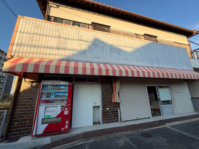 泉佐野市南中樫井店舗付住宅の外観
