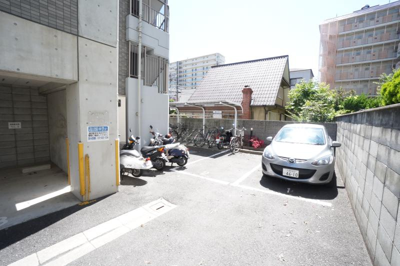 ブロッサム茨木の駐車場|駐車場に車を止められます