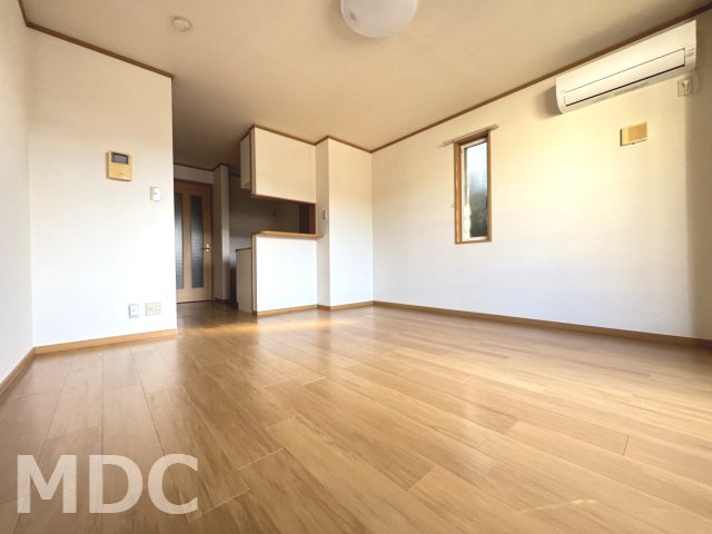 徳島市八万町夷山のアパートの洋室
