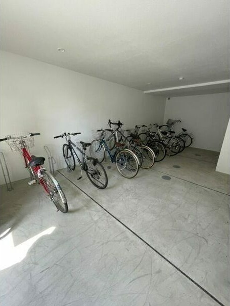 THE RESIDENCE SHIGAHONDORI 　駐車場2番空きのその他共用部分