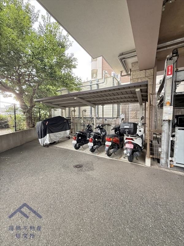 グラン博多レジェンドの駐車場