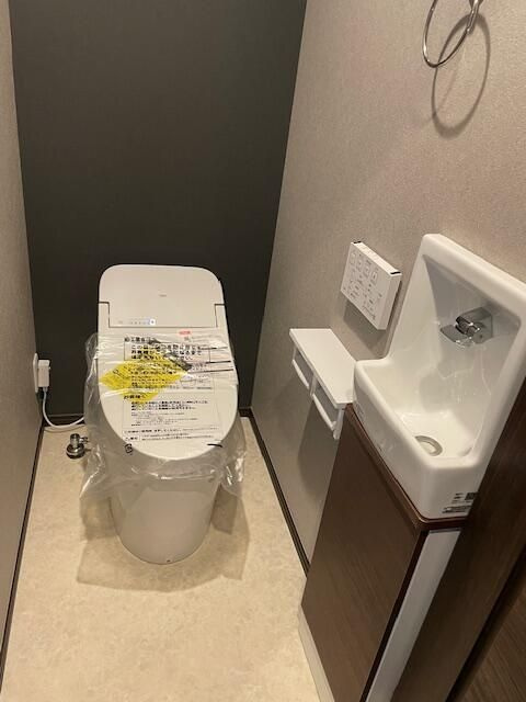 芹が谷戸建のトイレ