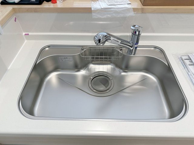 ●東区温品3丁目のキッチン|浄水機能付きステンレスシンク☆
ステンレスシンクは傷や汚れに強く、お手入れも簡単で使いやすいです♪
さらにワンタッチで浄水に切り替えができる為とても便利です！