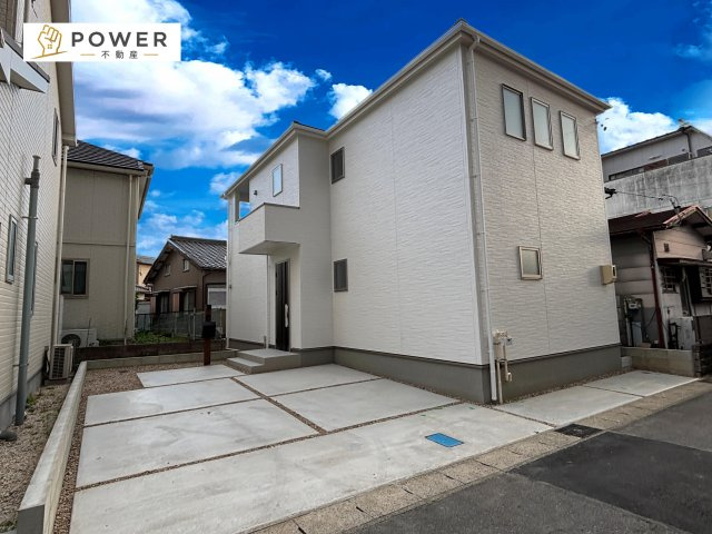 リーブルガーデン　高浜市湯山町8丁目の外観|落ち着いた色合いと上品な質感の外観は、家族の成長とともに永く愛せるデザインを実現しています。									
									
