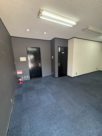 ニタカビルの内装